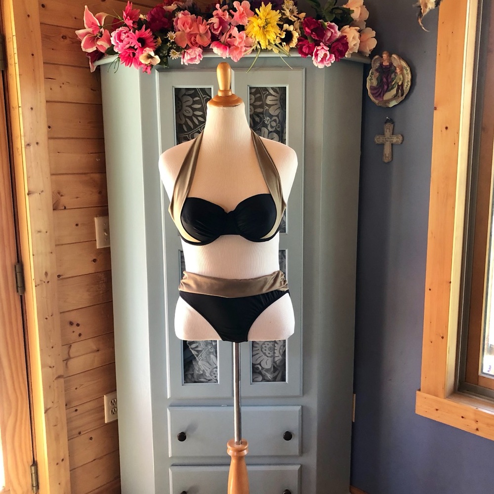 VENUS 2-Piece Bikini w/Two in One Top. Brand NEW!!